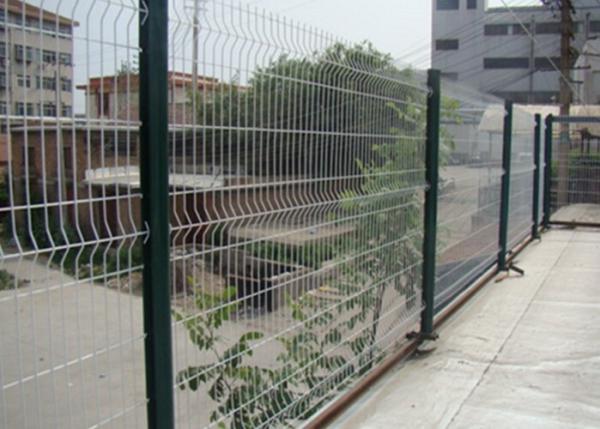 White Color Triangle Bending Wire Mesh For Garden Fence and Courtyard