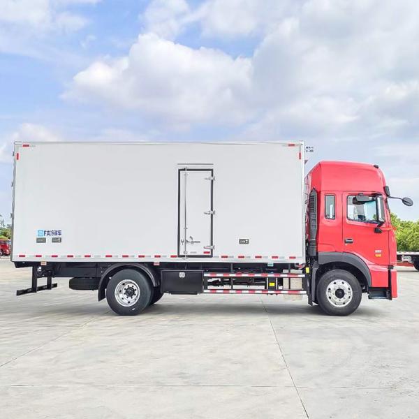 JAC 6-meter-8 Refrigerated Insulation Beverage Cold Chain Truck with 11-20T Load Capacity and Manual Transmission