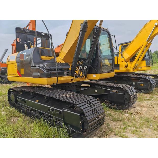 Used tracked Excavator Chinese brand 21T in excellent condition capacity 1m³
