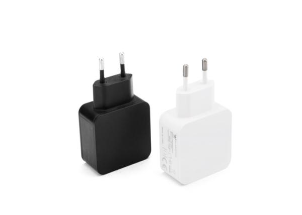 Classe energética VI Adaptador de alimentação USB universal AC100-240V Entrada Adaptador leve de 90 g