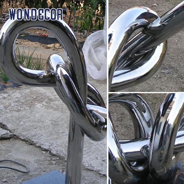 Большая геометрическая скульптура из нержавеющей стали с круглой трубкой