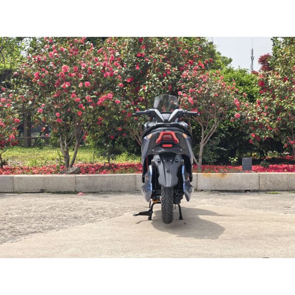 High-speed electric motorcycle, urban electric motorcycle, with a top speed of 80 km/h. Electric motorcycle.