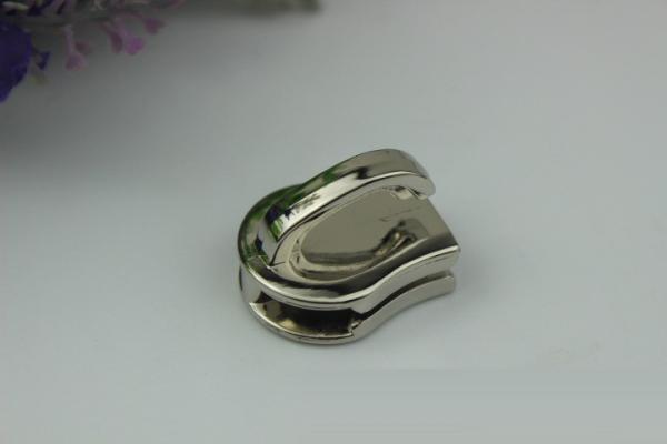 Eco-friendly zinc alloy bag accessories nickel color metal train head zipper slider 15#