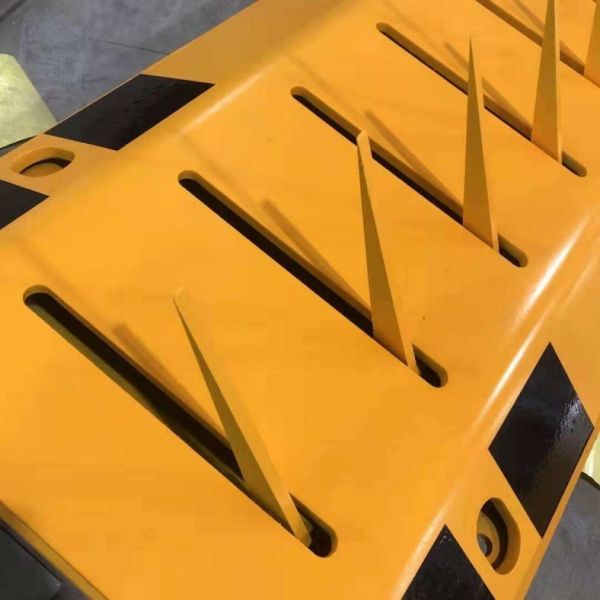 Cold Rolled Steel Road Blocker Remote Control Spike Tyre Killer Customized Color