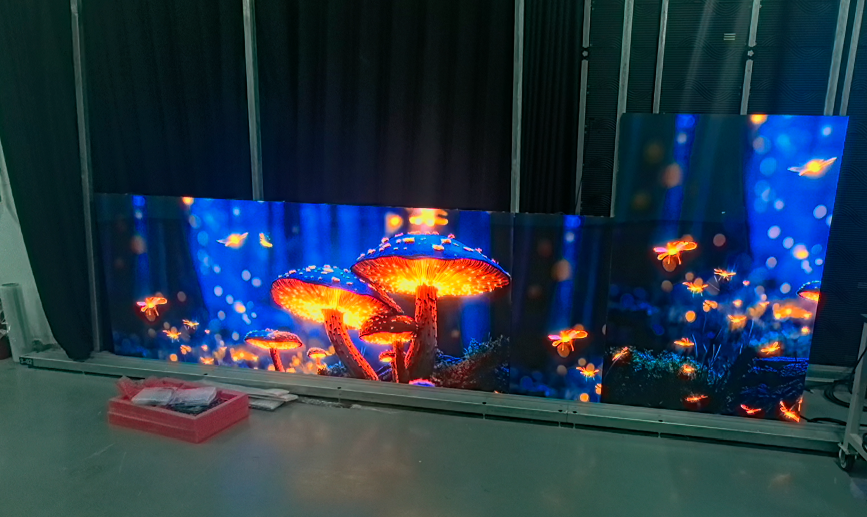 Double-Sided LED Display with 3840Hz Refresh Rate and 5000:1 Contrast Ratio for Immersive Indoor LED Video Wall