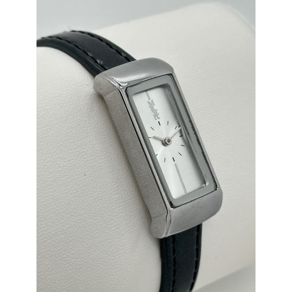 Classique en cuir gravé, ceinture de quartz, montre de 30 mètres résistante à l'eau.