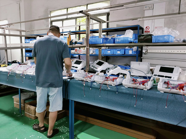 Dispositivo láser de 160W para el crecimiento del cabello con tecnología LLLT y pantalla táctil