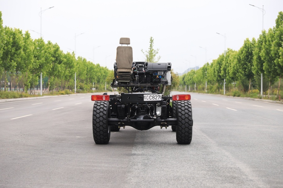 4×4 Off-road Heavy Duty Truck Chassis with ISDe300 Engine, Automatic Transmission For Export