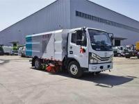 Camion de balayage de 120 chevaux à cabine simple avec lavage à haute pression pour le nettoyage des taches d'huile