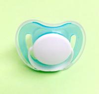 Bébé allaitant libre du silicone pp BPA suçant la tétine