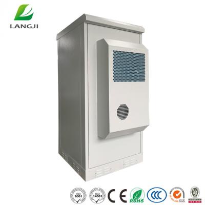 O clima exterior controlou o armário do equipamento de telecomunicações