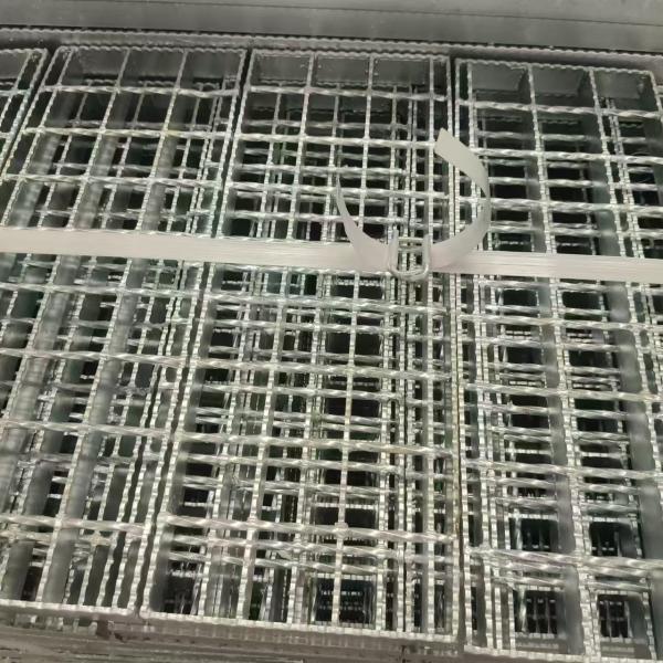 Rejas de acero con llave de prensa: seguras y ajustadas para la estabilidad