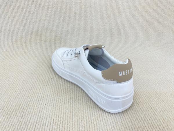 Women comfort flat heel sport shoes with breathable mesh and lace up
