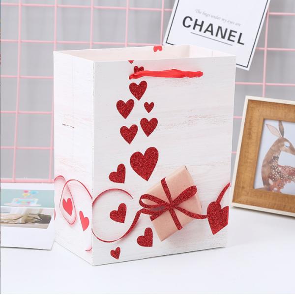 Red Heart Love Pattern Paper Gift Bags Custom Logo For Valentine 'S Day Wedding