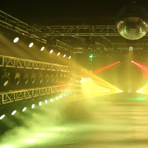 DJ Party Light 37*10W RGBW Quad 4 en 1 LED avec zoom de lavage de tête mobile