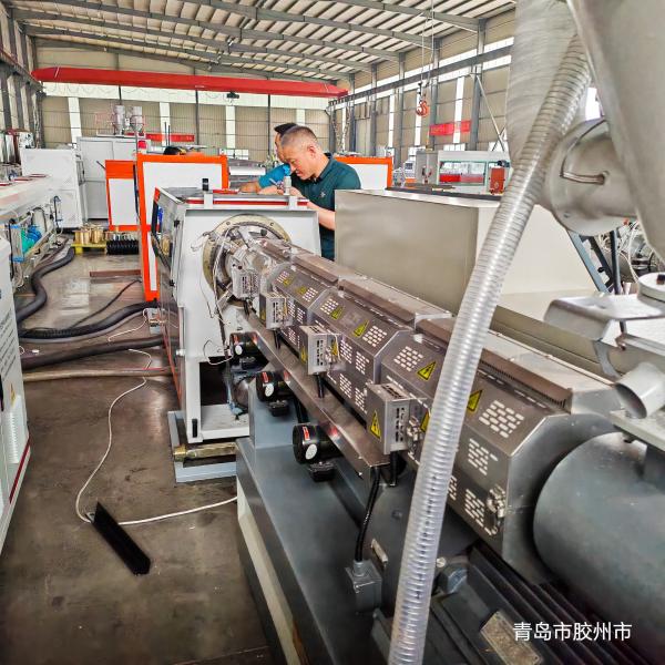 完全に自動 PE カーボンスピラル強化パイプ生産ライン 装置 モーターパワー 37-55kw