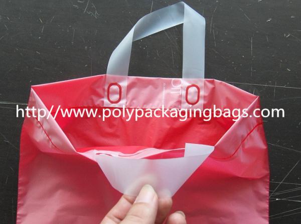 Le cintre en plastique de gousset latéral rose met en sac de grande taille pour le cadeau/épicerie