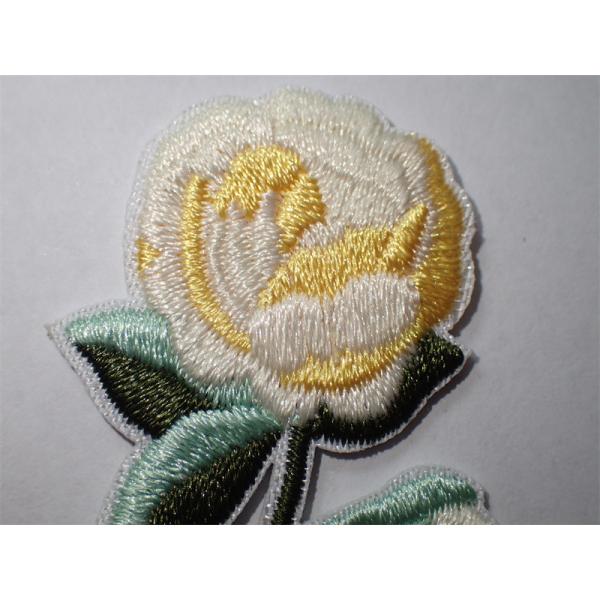Изготовленные на заказ вышитые цветки шьют или утюжат на заплате для Applique одежды