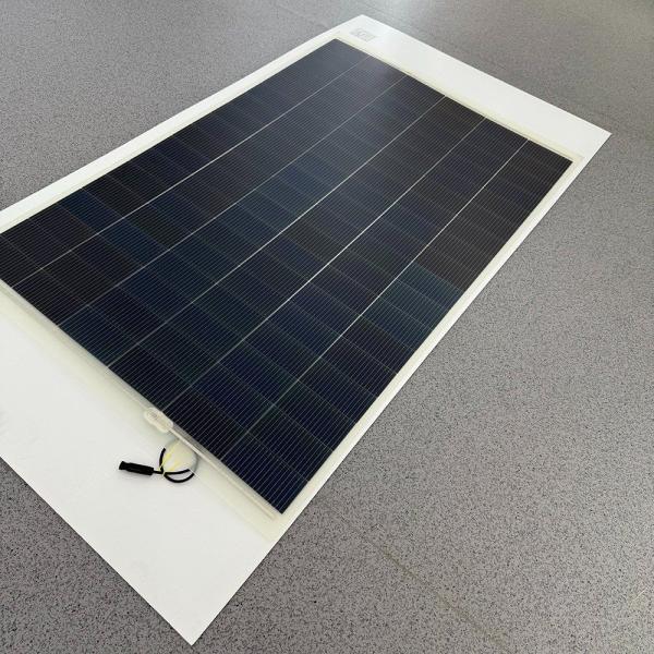 Longue durée de vie Inverseur hybride solaire flexible portable de 520 W avec coefficient de température de tension en circuit ouvert -0,24%