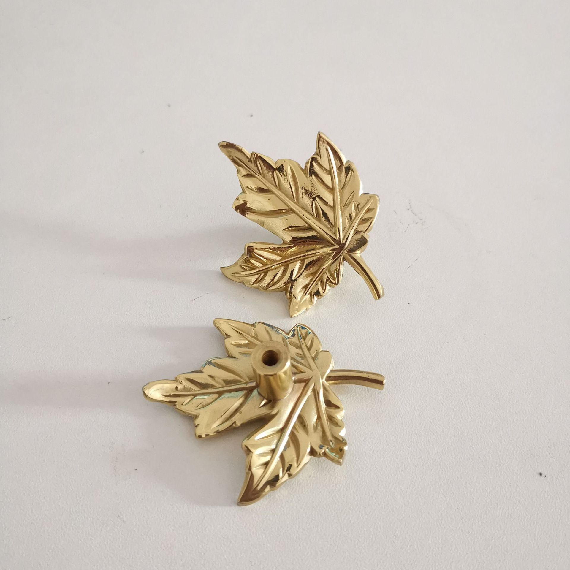 Light Luxury Nordic Gold Knob Creative Ginkgo Leaf Brass Handle for Kitchen Cabinets Bedroom Dressers Single Hole Application