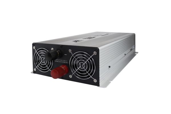 C.C. solar do inversor 12V do carregador de bateria das ligações iniciais a C.A. 220V fora da grade