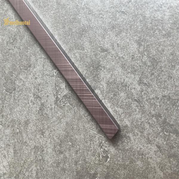 Перекрестная почищенная щеткой плитка нержавеющей стали уравновешивает отделку края металла толщины 0.85mm угловую