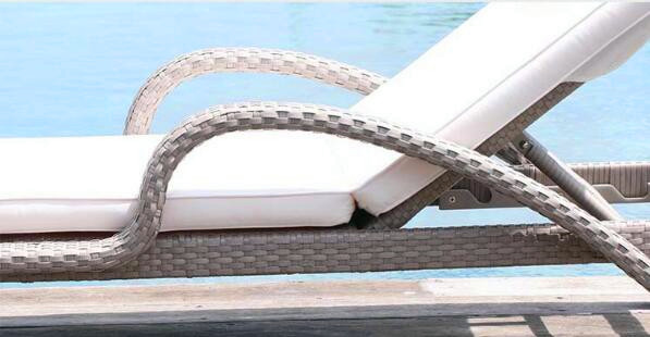 PE Rattan Outdoor furniture sun lounger chaise lounge chair for Swimming Pool Diving deck chair Sea lounge sofa