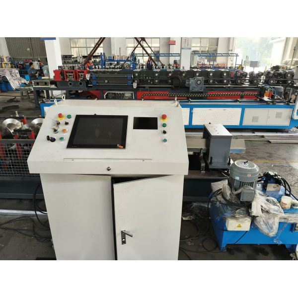 Système de drainage du toit V Profil de la machine de formage de rouleaux de gouttière