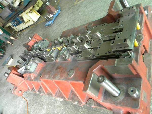 bracket of automotive , sheet metal stamping parts for volkswagon car , made of st12,550,430,320 material