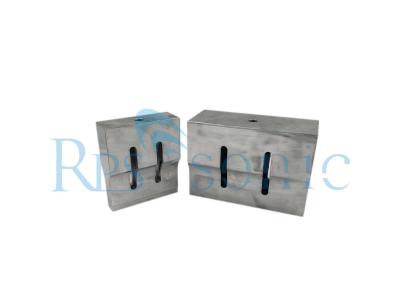 Vibrações de alta frequência do chifre da solda ultrassônica de materiais termoplásticos