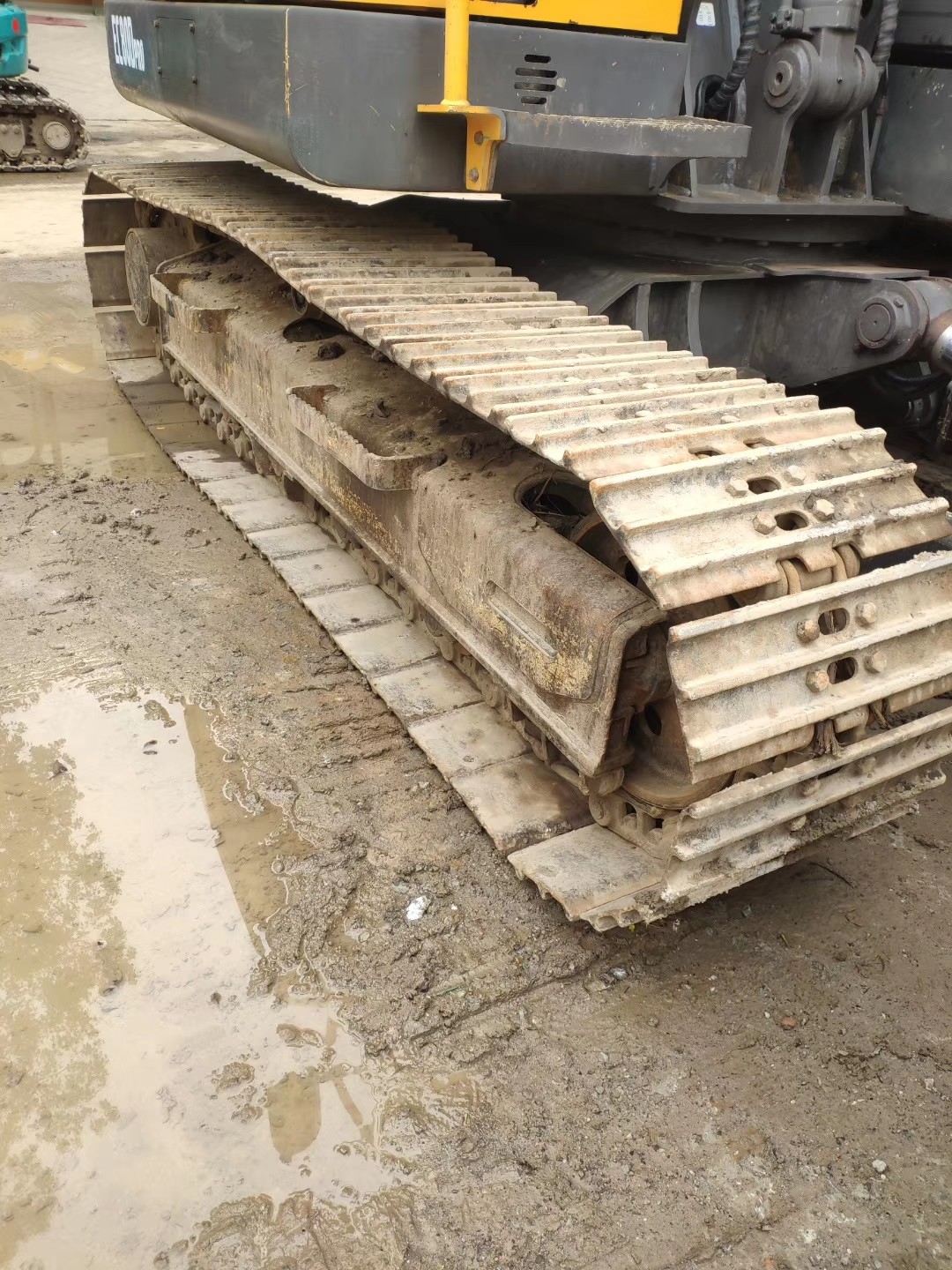 Экскаватор Volvo ec80D в хорошем состоянии, готов к тяжелым работам