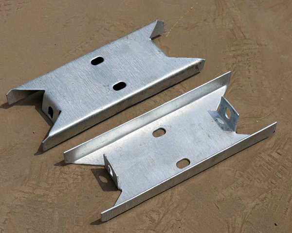 Внешняя безопасность W-beam Thermal Spray Highway Guardrail Bracket с W-beam дизайном