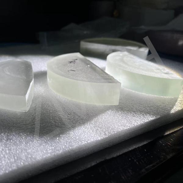 Белый мойсанит кристаллы SiC чисто прозрачные сверхжесткие для ювелирной промышленности