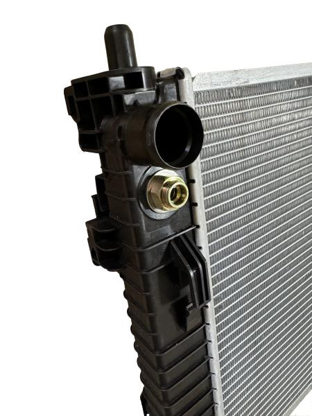 2000-2019 Ano Grade B B 200 Peças para automóveis Tanque de água do radiador para Mercedes-Benz W169 W245