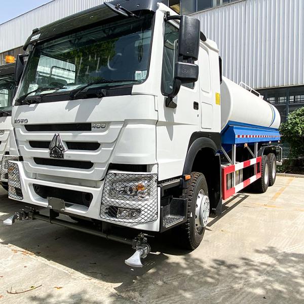 New Sinotruk Howo Sprinkling Water Tank Truck 351 - 450hp 6x4 10 Wheels From China