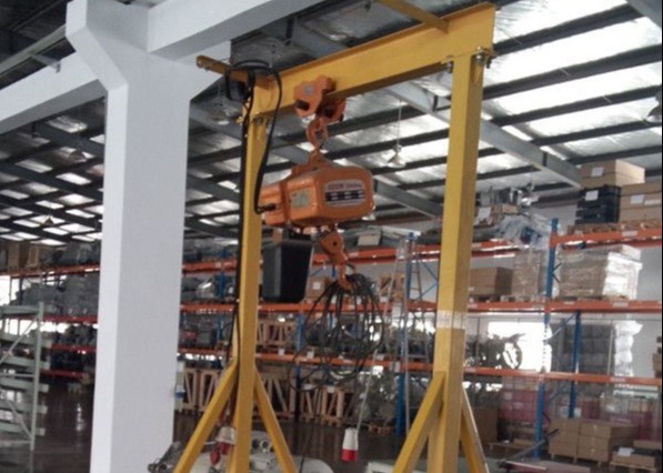 портативный кран на козлах 7T