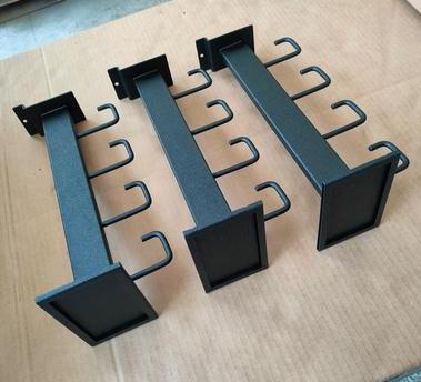 AT-0087 4 HOOK FACEOUT RECTANGULAR TUBE  FOR SLAT WALL WITH ACRYLIC SIGNHOLDER, TEXTURE BLACK, SHOP FITTING ACCESSORIOES