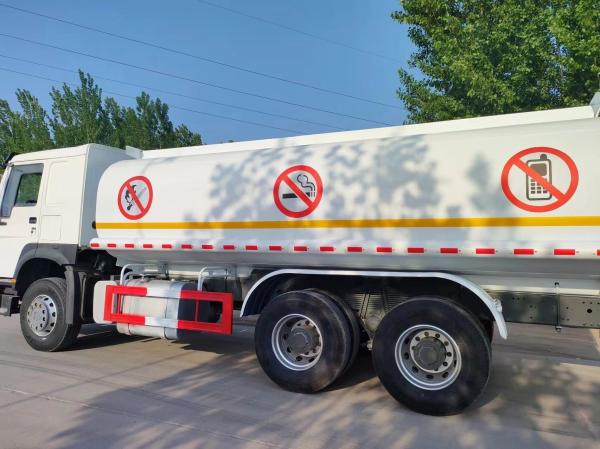 Sinotruk HOWO 6*4 Heavy Duty 22000 Liter Fuel Tanker Truck Diesel Petrol Transporter