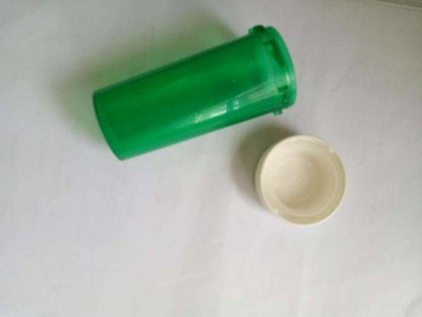 Alise las botellas plásticas abiertas de la medicina en material del polipropileno del grado médico