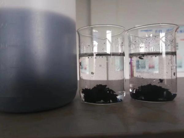 La boue cationique de polymère de PAM de polyacrylamide de spécifications de floculant s'épaississant et assèchent