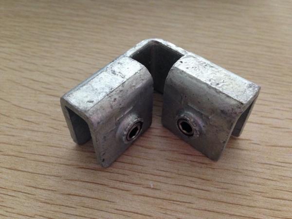 Encaixes galvanizados do aço carbono, braçadeira interna da placa de pontapé de 90 graus