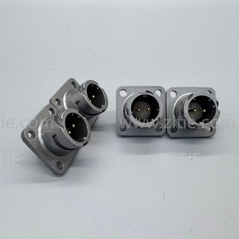FQ14 Series 2-Pin Square Flange Male Socket