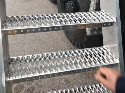 Diamond Grip Stair Tread Safety Grating For Catwalk , Metal Tread Plate Floor Non Slip