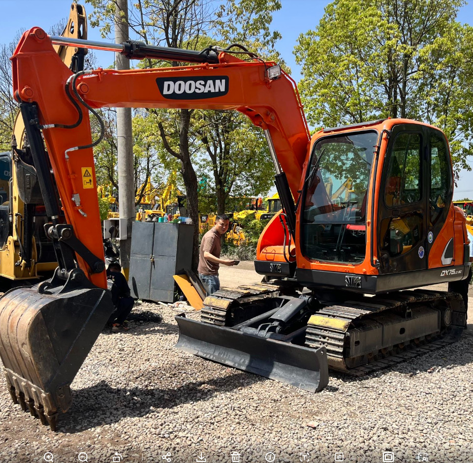 Подержанный экскаватор Doosan DX75 7 тонн