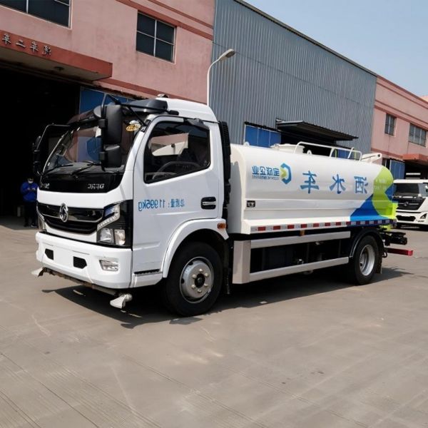 8.2m³ High-Capacity Water Sprinkler Truck for Efficient Road Watering and Dust Suppression