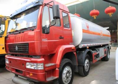 Capacidade grande puxando de grande resistência 25-30CBM do caminhão de tanque ZZ1311N4661W do óleo