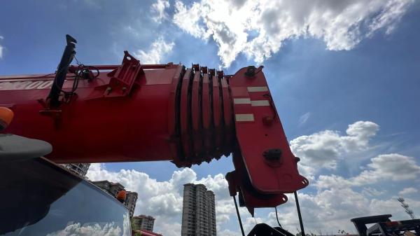 Granas móviles usadas de 2018 de 100 t Granas de camión Granas hidráulicas con motor de importación en buenas condiciones originales