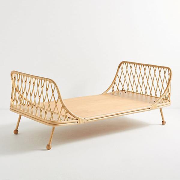 Rattan Cane Double Bed Frame Bedroom Furniture For Hotel Restaurant And Banquet