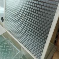 Plancher à plusieurs couches laminé à l'aide d'un revêtement en verre résistant au glissement