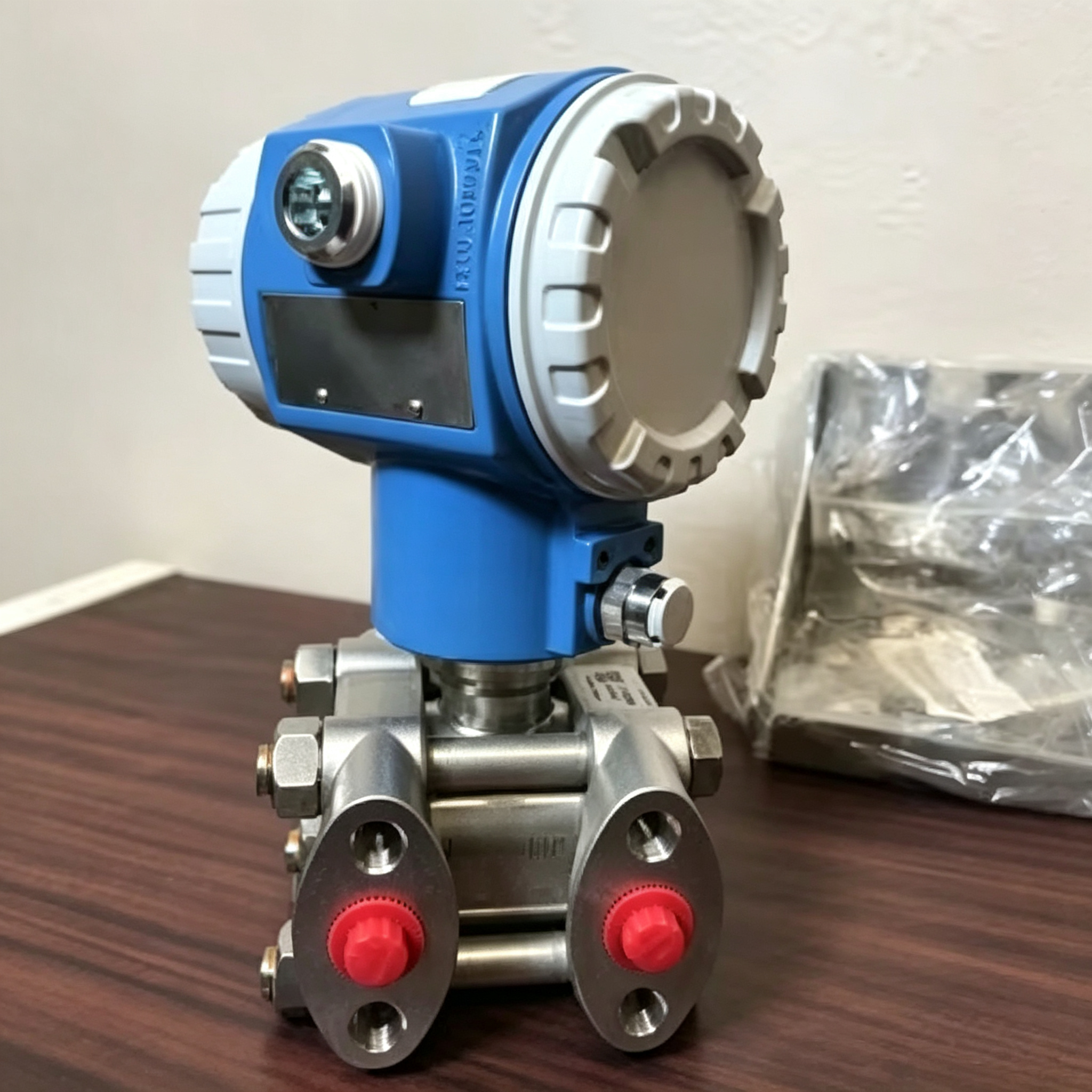E+H Deltabar PMD75 Differential Pressure Transmitter With 0.05% Accuracy 24 VDC Power Supply And 0.25mbar To 40bar Measuring Range